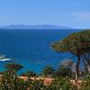 Der Blick vom Haus zur Insel Capraia